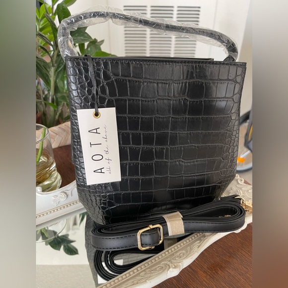 AOTA Elena Vegan Black Mock Croc Embossed Bucket Crossbody Bag Black - Picture 5 of 7